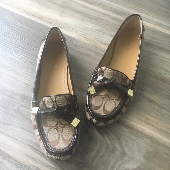 Coach Shoes - Coach Frida Signature Loafers Flats Bow Sz 8 M